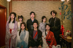 ‘’情门千重囚苦主
痴骨三千筑南墙‘’
故事:🌟�