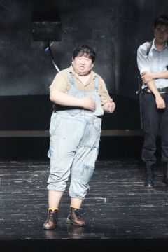 这是我看过最暗黑的童话……
也是一个致郁又治愈的故事……