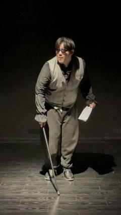 剧忠人开机制本咯!大刀阔斧修改故事内容,提高了结局的深度。