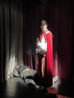 剧忠人开机制本咯!大刀阔斧修改故事内容,提高了结局的深度。