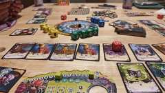 轻量引擎构筑游戏，运气，战术，策略缺一不可！
非常简单直观的