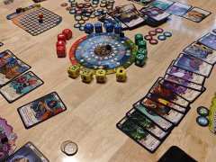 轻量引擎构筑游戏，运气，战术，策略缺一不可！
非常简单直观的