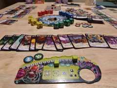 轻量引擎构筑游戏，运气，战术，策略缺一不可！
非常简单直观的