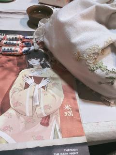 《暮雨几点照夜清》是《浮云万里情鸟迟》的姐妹篇,故事从时间线