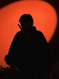 “我叫君天离”
“说到这红莲剑,这是我父亲留下来的”
“你知