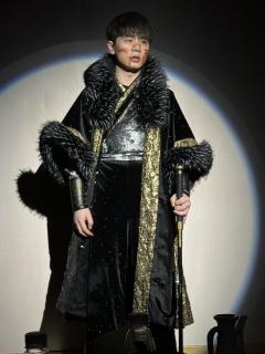 “我叫君天离”
“说到这红莲剑,这是我父亲留下来的”
“你知