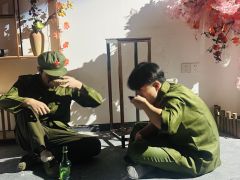 家国是背景,实际体验更多偏向爱情和所有人在一起的氛围感
原