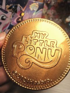 此小马宝莉巧克力深得我心头爱
做工与官谷差不多哦  还有立体