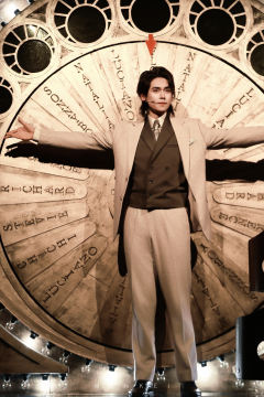 谁能拒绝🫸三个帅哥在你面前超近距离贴脸又唱又跳两个小时的魅