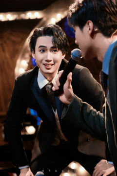 谁能拒绝🫸三个帅哥在你面前超近距离贴脸又唱又跳两个小时的魅