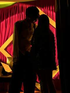 “我想找到一束光，变成这束光。不求照亮黑暗，只求再见天光。”