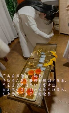 一拜砂门
全文3285字,是宣萱每天看《修璟》的字数.