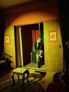 “代马依风：历史车轮滚滚向前，从不给人以选择。”

评分：4