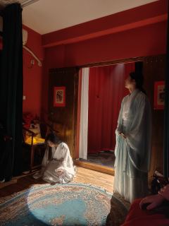 “代马依风：历史车轮滚滚向前，从不给人以选择。”

评分：4