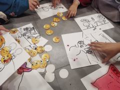 “一年又一年，七千三百六十二级石阶，他走了足足八年。”
体验