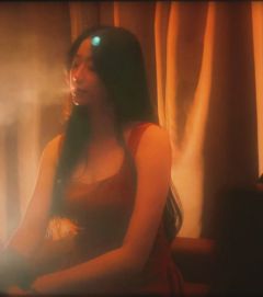 “我从不畏惧黑暗,因为即使我走在阳光底下,我的前路也是漫漫长
