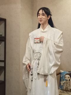我想在春暖花开之地开一处茶馆,我想遇见风也遇见你,我想,有个