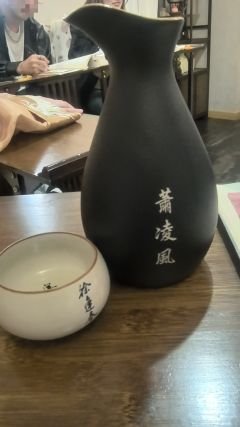 我想在春暖花开之地开一处茶馆,我想遇见风也遇见你,我想,有个
