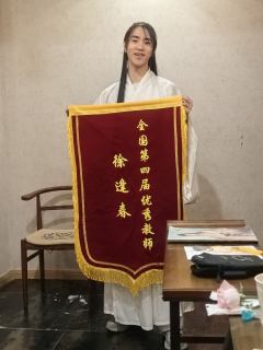 我想在春暖花开之地开一处茶馆,我想遇见风也遇见你,我想,有个