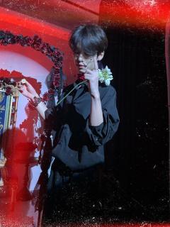《水仙》
你好 我叫泉 16岁
是个普普通通的 正常人