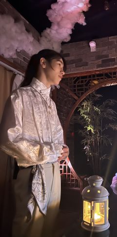 “影子在左,影子在右。”✨
“影子是你,影子永远在我身后。”