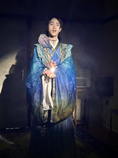 “影子在左,影子在右。”✨
“影子是你,影子永远在我身后。”