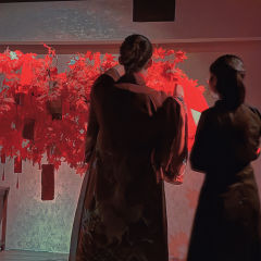 “佛说爱欲之人，犹如执炬，逆风而行，必有烧手之患。”
“然耽