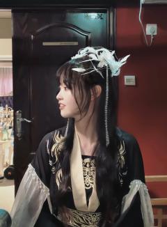 萤火这个角色确实有一点马塞联动但也不算很多,寒蝉也和秦阳完全