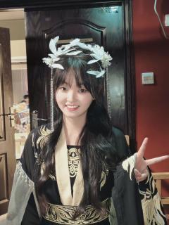 萤火这个角色确实有一点马塞联动但也不算很多,寒蝉也和秦阳完全