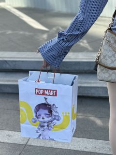 有货马上拿下哭娃的悲伤俱乐部！
实物尊嘟好可爱的一只娃
越看