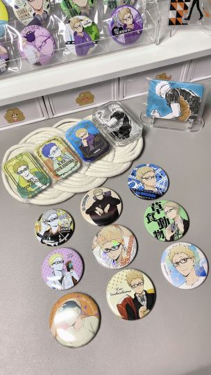 长视频预警！月岛萤美谷鉴赏大会是哪个冤大头在烫金方再贩的前两天拿下复数，可是让我美美吃上坏价了ps.视频中提到的市价若有误，敬请指正～