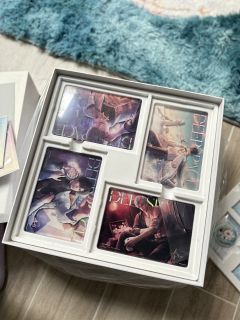 vip礼盒今天收到啦，满满当当一大盒，盖子很有设计感。好可爱