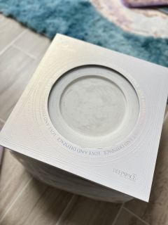 vip礼盒今天收到啦，满满当当一大盒，盖子很有设计感。好可爱