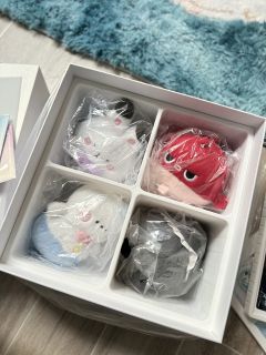 vip礼盒今天收到啦，满满当当一大盒，盖子很有设计感。好可爱