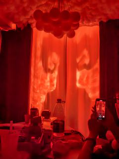 “我跟你讲真的有人疯了,知道吗?
对了今天我们是个食玩本哦!