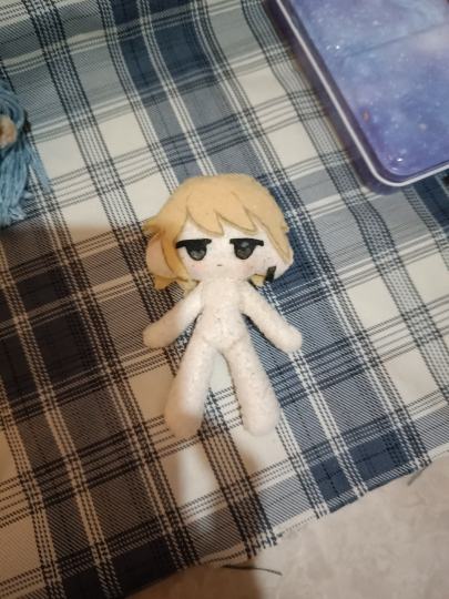 今天整理房间翻出来我以前做的手工，好幸福(ˊ˘ˋ*)♡，顺便问问有没有人想要扭扭棒大头无偿，但是不寄或者也可以邮寄，但是到付