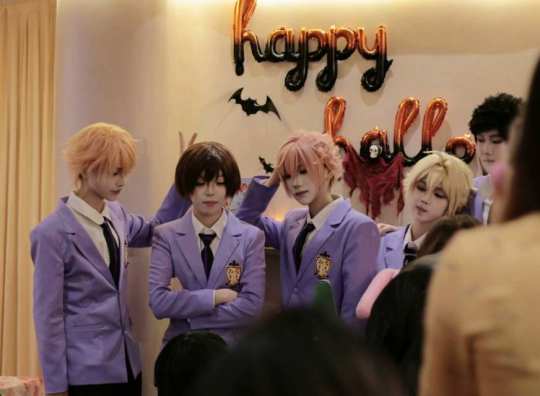 说真的，我觉得好不真实啊，这是我第一次来到这种主题店，第一次和coser互动，虽然我一直是混二次元的，但是之前一直没有机会参加这种活动，无论是时间限制还是地域限制，每次都只能在平台上刷到别人幸福的vl