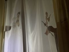 
梦回残宫，云雨重重，恨离分，恨情钟。
漫天流萤飞舞，昭示着