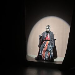 🌸鬓先霜,新桃换旧妆,恩重难酬心底愿,情深易惹泪痕长。