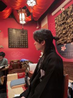 不哀叹命运浮沉,破了这世俗桎梏,倒也不枉潇洒走一生。
体验