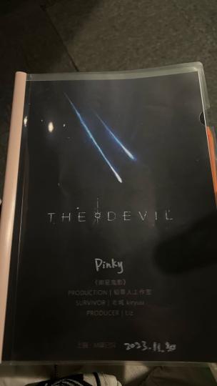 本三分，店一分。既然剧本杀打到今天dm npc已经成了体验价值的一部分，那就好好做好该做的，而不是去攻击提出不同意见的客人。
就像我们去饭店吃饭，菜不好吃，讲一句真难吃，你不寻思怎么改进，反而叫我改口