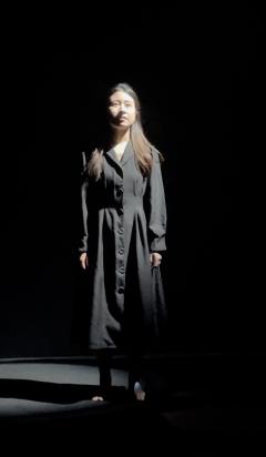 《盗火者》当文明令他们仰望,杀戮便不再是侵略的唯一手段。
角