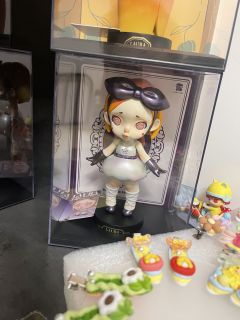 我可能捅了Laura大娃的窝，草莓猫咪都有五个……😂😂