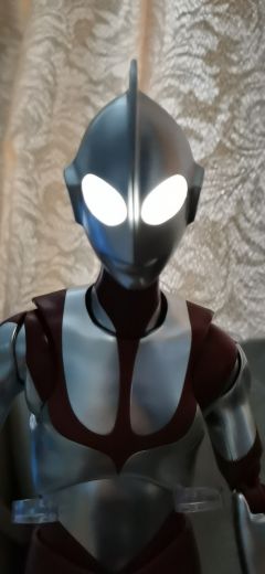 高达40厘米的新奥,虽然很多评测说第一次拿到感觉十分震撼,但