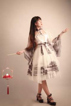 穿上小裙子，做自己的天使  ଘ(੭ˊ꒳​ˋ)੭✧
身高：16