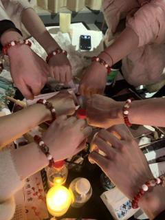 【红豆】“今生带花 来生漂亮”🌬🌷🌴🎋
每当一阵风�