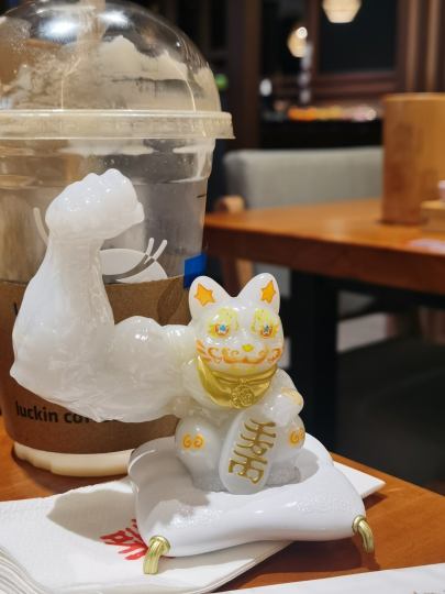 实体店抽的 很酷 背后很萌的哈哈哈