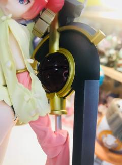 很还原，但是剑柄有一个可以忽略的小黑点，装上就彻底挡住了，美