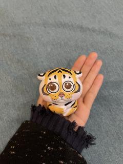 hhh 男朋友给它画了个眼睛和腮红