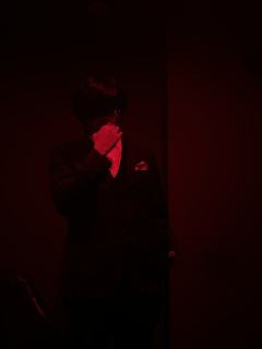 
“当勇敢的蜂鸟，带着那份永恒且热烈的爱，坚定地向你走来，小